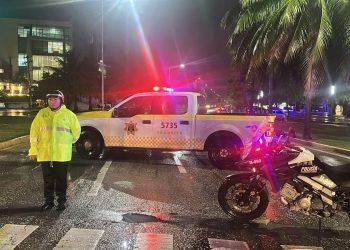 Cierran avenida principal por inundaciones en Cancún