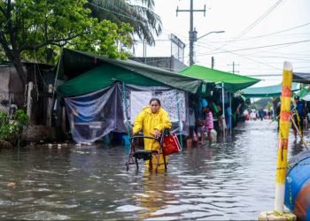 POR LLUVIAS: Se desploman ventas en tianguis previo al fin de año