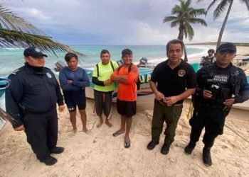 SANOS Y SALVOS: Localizan a 3 pescadores extraviados en Cozumel
