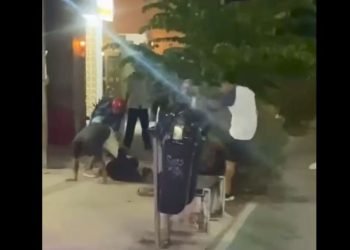 Batalla campal afuera del bar Santino en avenida Tulum en Cancún (VIDEO)