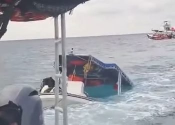 FALLA MECÁNICA: Se hunde embarcación turística en Cozumel