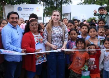 PAVIMENTACIÓN Y ALUMBRADO: Entrega Atenea Gómez obras en 7 colonias de Ciudad Mujeres