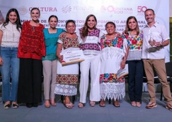 Premia Mara Lezama a ganadores de concursos de artesanías