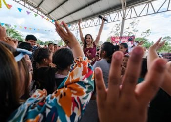 EN SIMULTÁNEO: Celebran Día de Reyes en 100 comunidades de QR