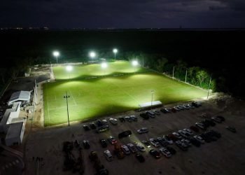 Inaugura Mara nuevo campo de la Liga Municipal de Fútbol de Veteranos de Cancún