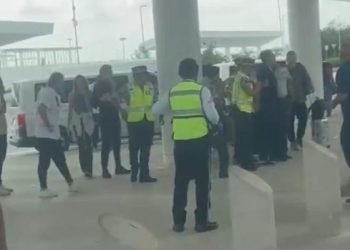 LO QUE FALTABA: Riña en terminal 4 del aeropuerto de Cancún (VIDEO)