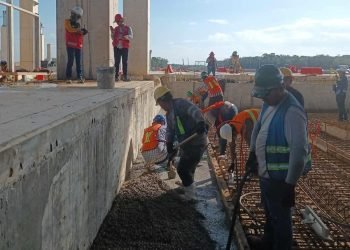 Denuncian falta de pago trabajadores que construyen talleres del Tren Maya