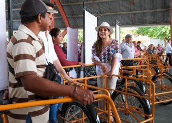 CARAVANA DEL BIENESTAR: Entrega Mara apoyos en colonia Payo Obispo en Chetumal