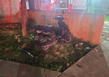PASEOS DEL MAR: Mujer invade vía y provoca que motociclista muera tras el choque
