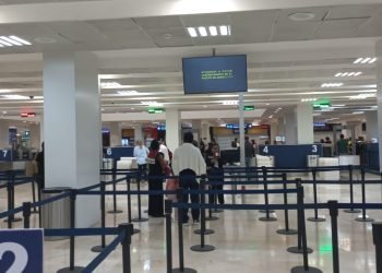 Aeropuerto de Cancún mantiene flujo de operaciones