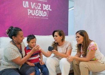 Entregan aparato auditivo a un menor en Cancún