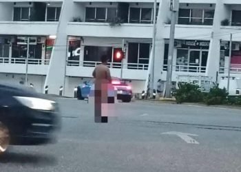 Captan a un joven sin ropa en los alrededores del km 0