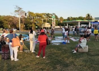 Madres Buscadoras “toman” glorieta en kilómetro cero de la Zona Hotelera