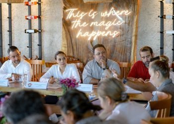 REUNIÓN CON CANIRAC: Presenta Ana Paty nueva plataforma digital para licencias de funcionamiento