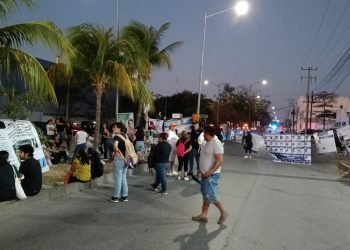 “LUTO NACIONAL”: Bloquean la avenida Xcaret de Cancún, frente a la FGE