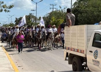 Conmemoran Día de la Mujer con cabalgata en Zona Continental de Isla Mujeres