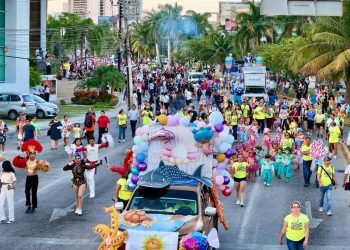 “Carnaval Cancún 2025” derrocha alegría y aplausos en su primer día