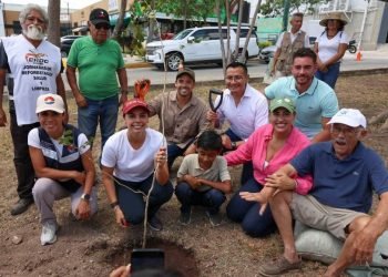 Celebra Ana Paty Día de la Madre Tierra con siembra de árboles