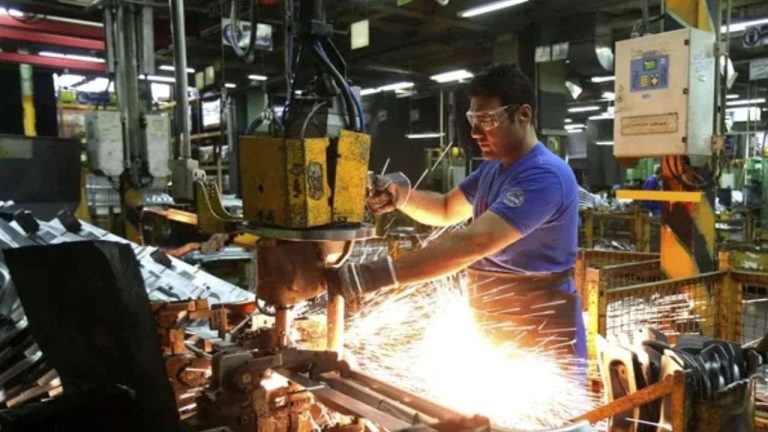 Actividad económica de México cae en marzo