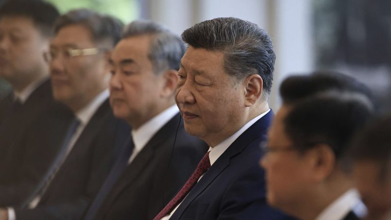 China eleva al 125% los aranceles a EE.UU