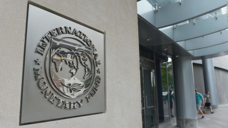 Deuda pública global superará 95%