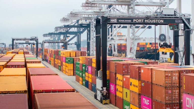 Los nuevos aranceles de EE.UU. impactarán el crecimiento global e intensificarán la inflación, afectando directamente a México y su economía exportadora.