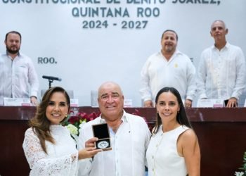 55 ANIVERSARIO DE CANCÚN: Entregan Medalla al Mérito Ciudadano a Benjamín de la Peña