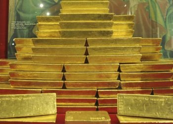 Oro alcanza récord histórico