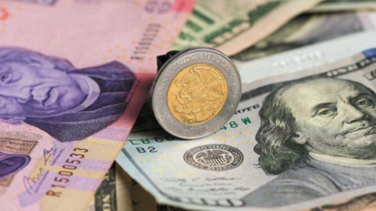 Peso mexicano inicia semana en caída