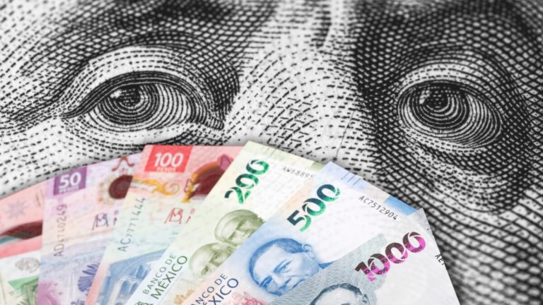 Peso mexicano se fortalece