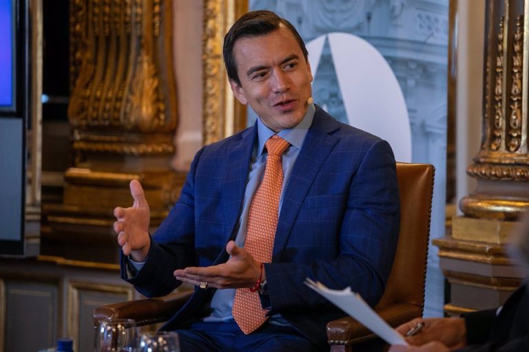 Trump felicita a Noboa