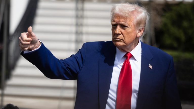 Trump libra a Rusia de aranceles