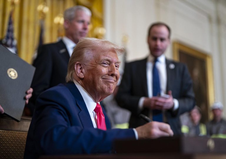 Trump suspende aranceles