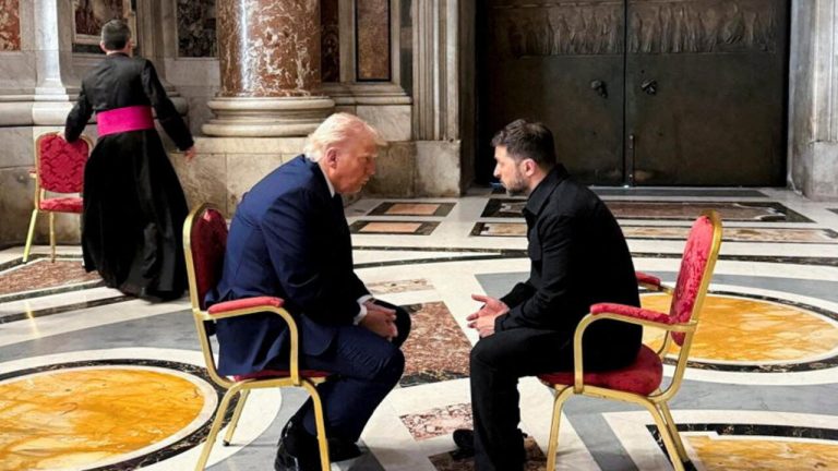 Trump y Zelensky se reúnen en Roma