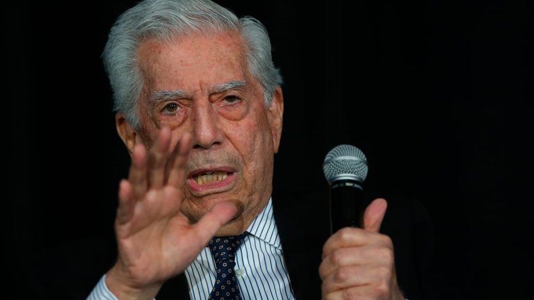 Vargas Llosa fulmina a AMLO