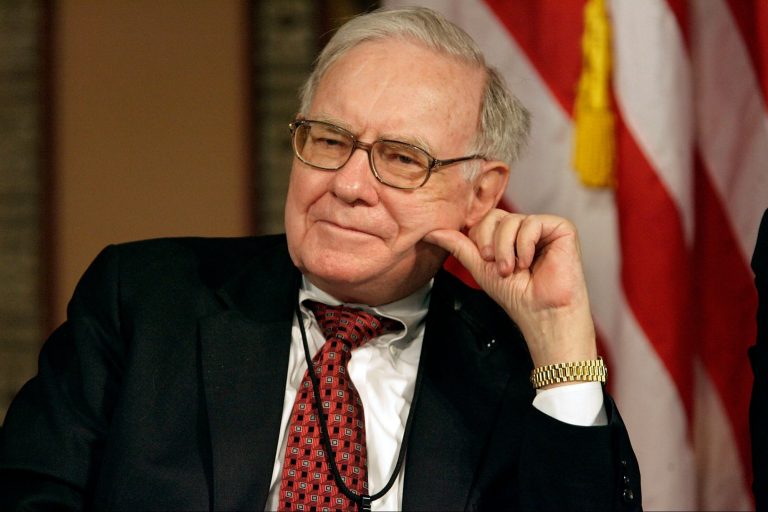 Warren Buffett gana más mientras Trump sacude a Wall Street
