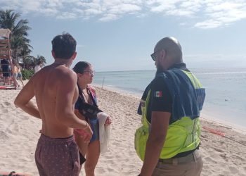 PRACTICABAN PÁDEL SURF: Rescatan a turistas arrastrados por el viento y oleaje
