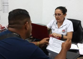 Apoyan a servidores públicos para presentar declaración de modificación anual