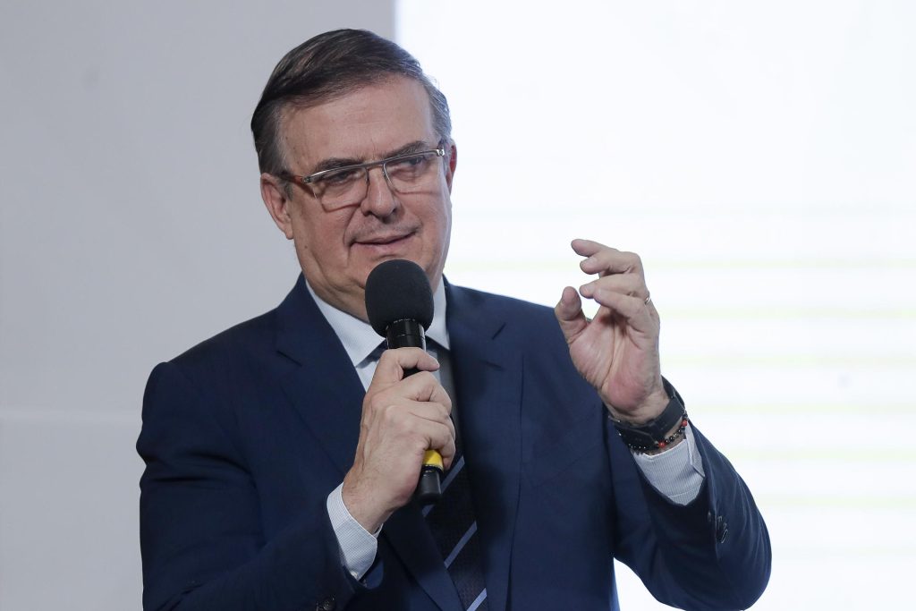 Ebrard impulsa plan para llenar supermercados con producción nacional
