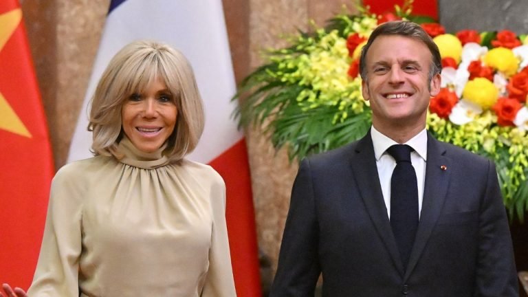 Emmanuel Macron y su profesora