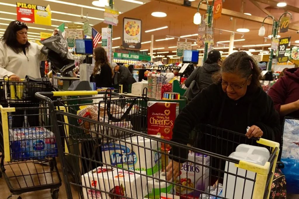 Inflación en EU baja en abril