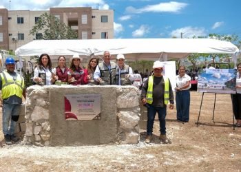 Coloca Mara primera piedra de nuevo Centro Comunitario DIF-PILARES