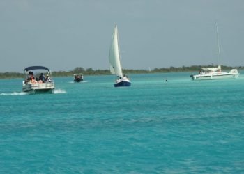 Regularán tránsito de embarcaciones en laguna de Bacalar