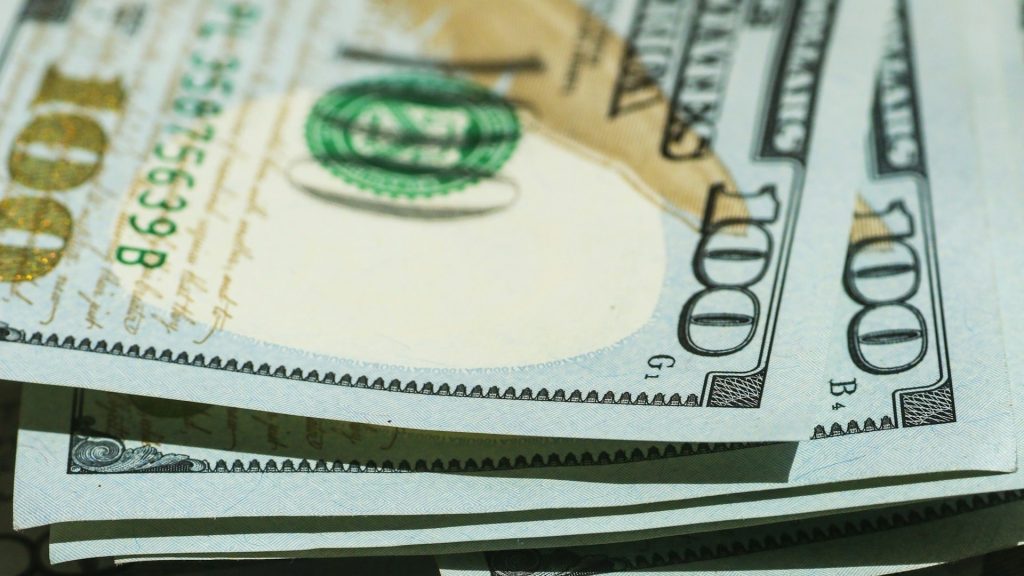 Precio del dólar HOY 22 de mayo: peso mexicano gana tras ajuste a impuesto de remesas