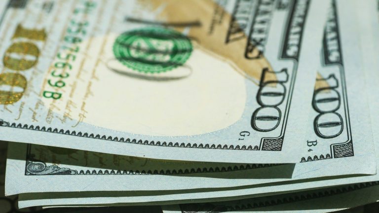 Precio del dólar HOY 22 de mayo: peso mexicano gana tras ajuste a impuesto de remesas