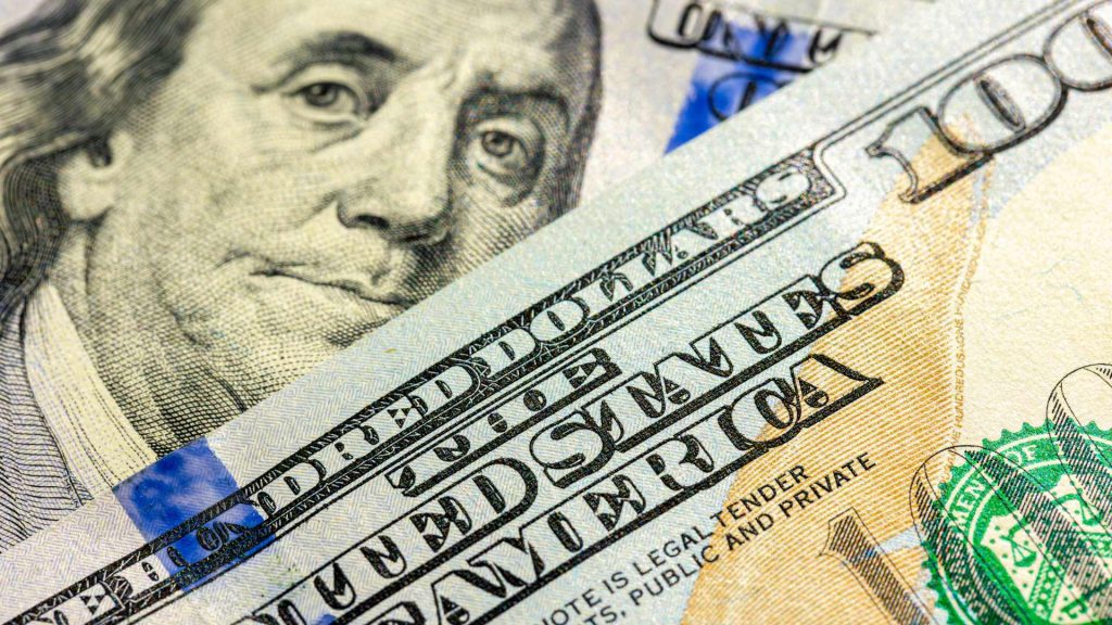 Precio del dólar hoy 21 de mayo de 2025: cae por ley fiscal de Trump