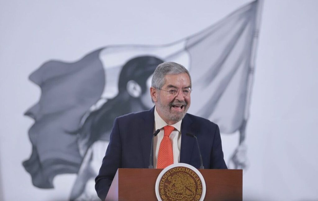 Remesas: México rechaza impuesto de EU y busca diálogo