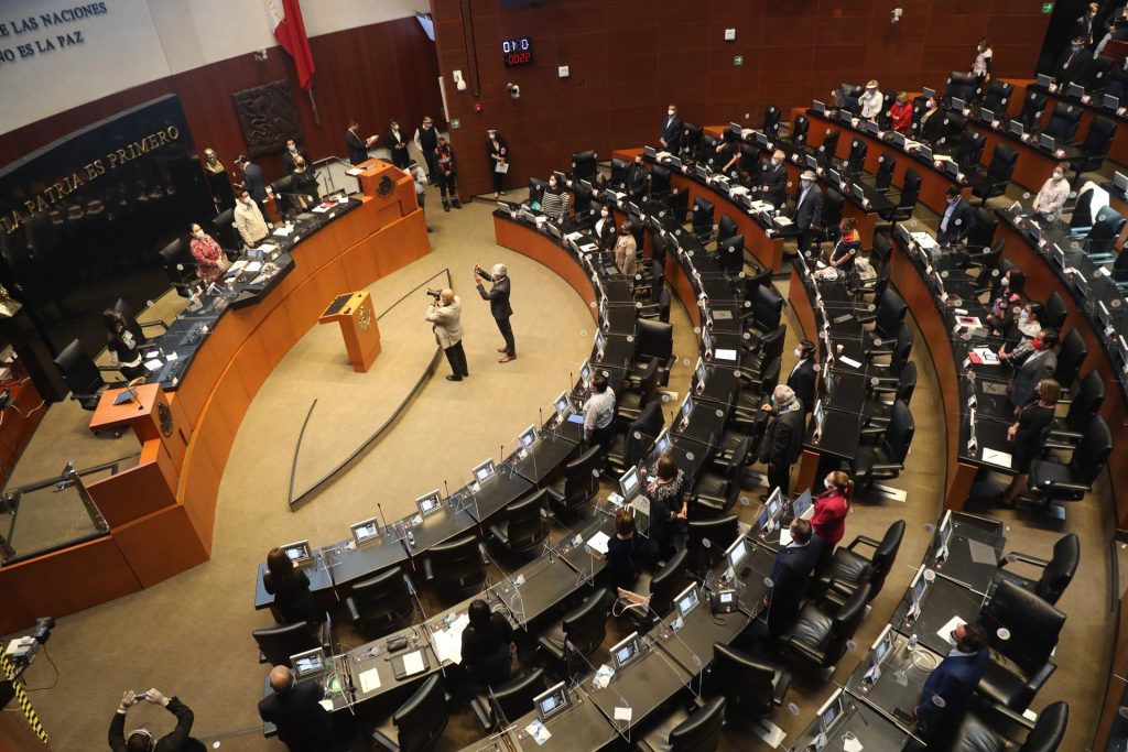 Remesas en riesgo: Senado condena impuesto del 5% propuesto en EE.UU.