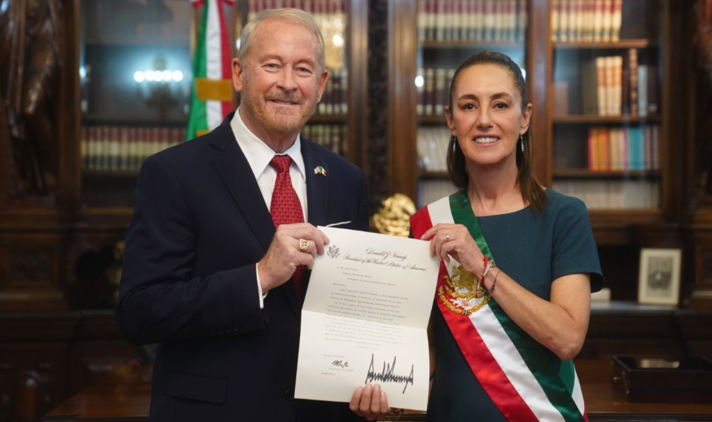 Sheinbaum recibe cartas credenciales de embajador