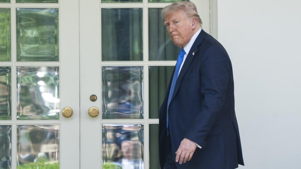 Trump amenaza a Harvard